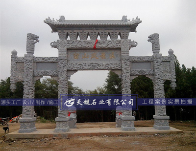 貴州石牌坊廠家景區(qū)廣場花崗巖三門牌樓